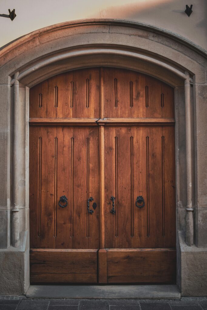 Altbau Eingang als Beispiel für Gebäude im Bestand zur Erstellung eines Bestandsplans in Wien